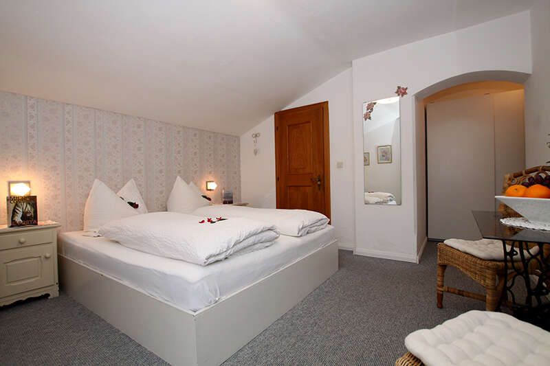 Doppelbett im Ferienhaus Alice in Seefeld
