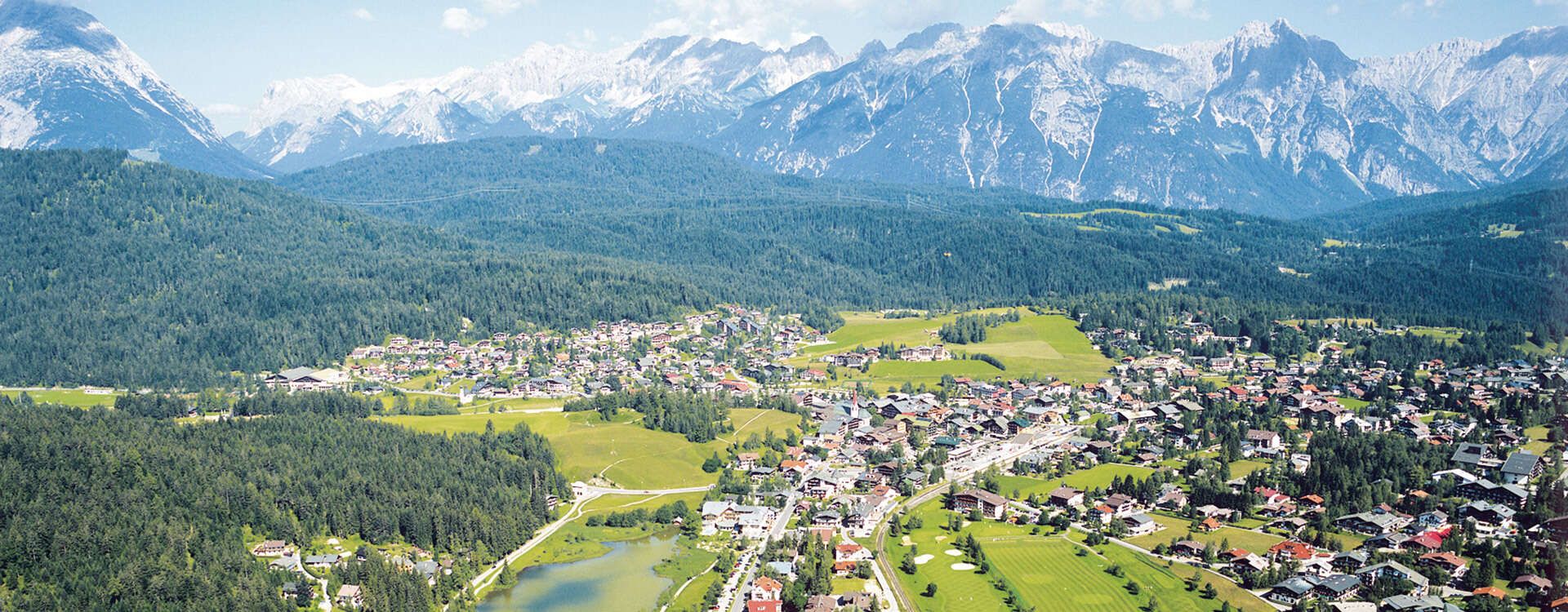 Ortsansicht von Seefeld Hochplateu im Sommer
